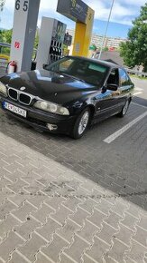 BMW E39 v8