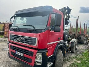 Lesovoz Volvo FM 480 6x6 s hydraulickou rukou