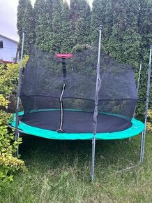 trampolina