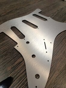 Pickguard pre STRATOCASTER brúsený hliník