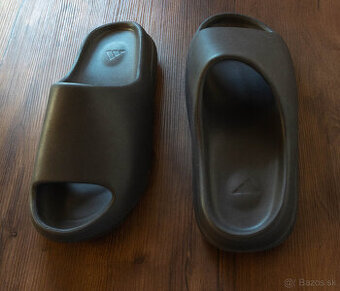 Yeezy slide onyx