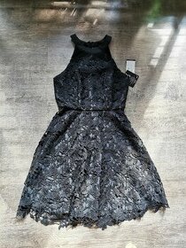 Čierne krásne šaty s čipkou č. 36 - 1
