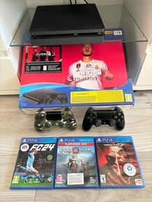 PS4 Slim 1TB + 2x ovládač + FC24 + GOW: Ragnarok