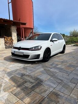 Volkswagen Golf 7 GTI 2.0 TSI DSG