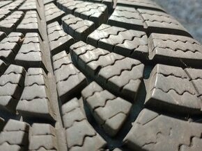 Predam 2ks pneu 185/60/r15 zimne 84T Goodyear