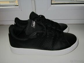 čierne adidasy v. 38