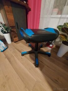 Predam stoličku na hranie dxracer s opierkou pod nohy