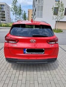 Hyundai i30 CW 1.5i CVVT Cervená