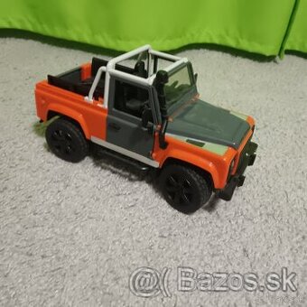 BRUDER Land Rover Defender pick-up