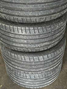 MICHELIN PILOT SPORT 4 215/40 R17 - 1