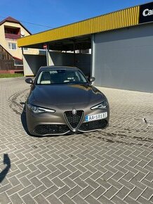 Alfa Romeo Giulia VELOCE - 1