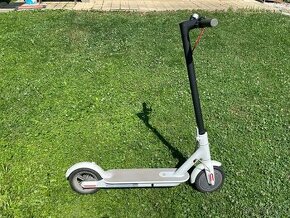 Xiaomi M365 Electric Scooter White - 1