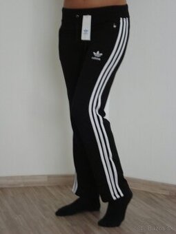 adidas damske teplaky bez patentu nov.e