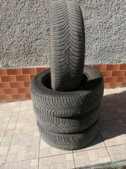 Michelin Crossclimate SUV 225/65 R17 - 1