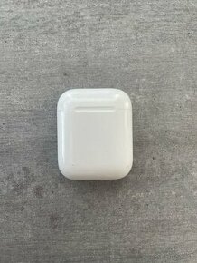 Apple AirPods 1 gen.  8/10