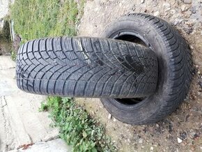 Predam 2ks preumatiky 185/60r15 zimne