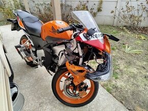 Honda CBR 125R r.2016 havarovaná