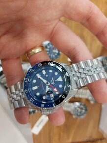 Seiko 5 GMT modro čierne