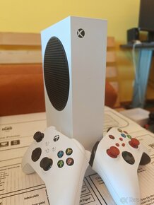 Xbox Series S 512 GB + dva bezdrotove ovladace