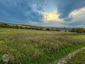 Pozemok na výstavbu rodinného domu 736m2 + cesta, Chrastné - 1