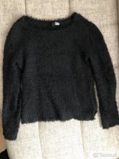 H&M Cierny chlpaty sveter, velkost XS