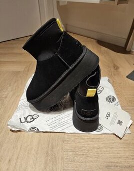 UGG dipper black