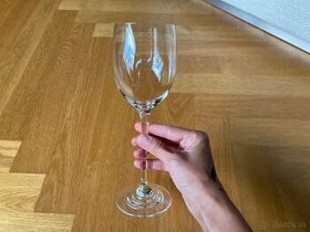 sklenené poháre na víno - 1