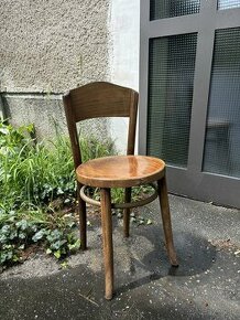 Stará drevená stolička