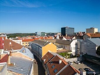 Historické centrum Košíc, Budova a parkoviskom, Vratná ul.