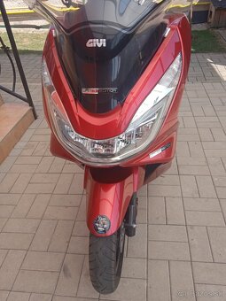 Hondu PCX 125 ako nova..krasna metaliza