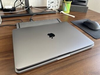 MacBook Air M1 (2020) – v top stave