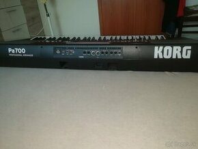 Korg pa700