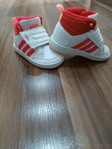 Dievčenské botasky Adidas 23