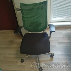 Ergonomická stolička je ako nová, málo používaná