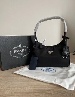 Prada Re-edition 2000 kabelka s krabicou