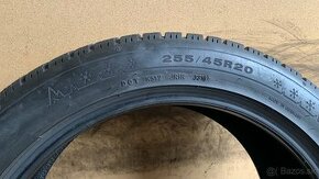 255/45r20 Dunlop zimne