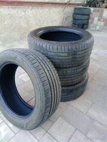 Predám 4 ks letné pneu 235/55/18 Kumho  top stav - 1