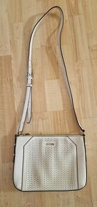 Crossbody kabelka GUESS biela