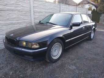 BMW 735i V8 Manuál