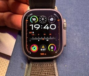 Apple Watch Ultra 2 s čierno-modrým trailovým ťahom – M/L