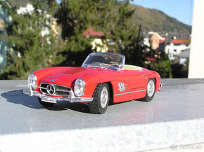 Predám Bburago Mercedes 300Sl cabrio 1:18