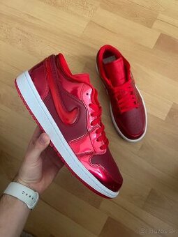 Nike Air Jordan 1 Low SE red