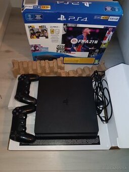 PS4 , 2 ovládače+ hry