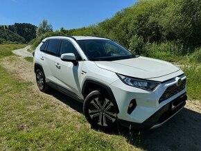 Toyota RAV4 AWD 4X4 rok vyroby 3/2020 Hybrid