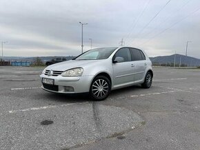 Predam volkswagen golf 5