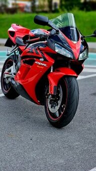 HONDA CBR 1000 RR ...ROZPREDAM NA DIELY