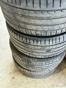 285/35R20 255/40R20