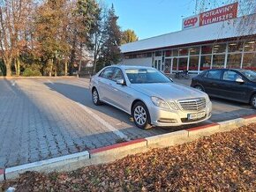 Mercedes E 220 cdi manuál pekné spoľahlivé auto