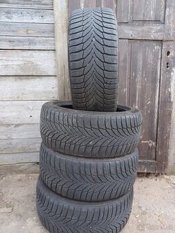 Predám 4 jazdené zimné pneumatiky Nexen Winguard 225/45 R17