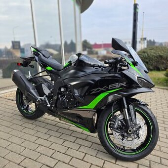 Kawasaki ZX6-R 2025 čierna